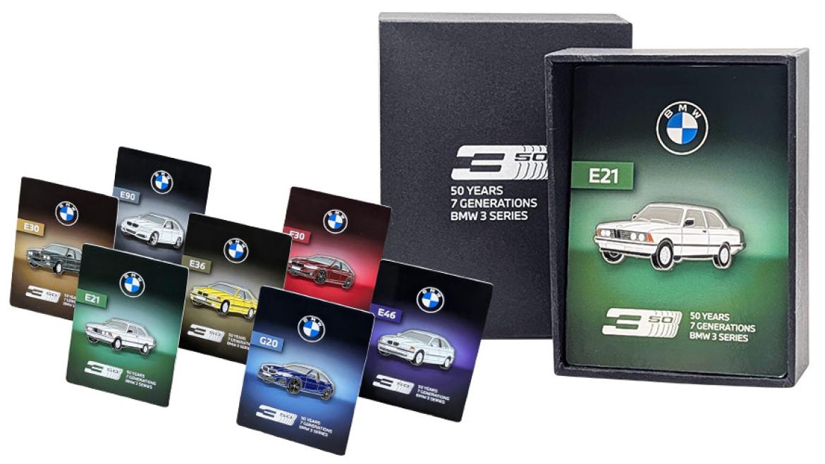 「BMW 3シリーズ 50周年記念ピンバッジ」